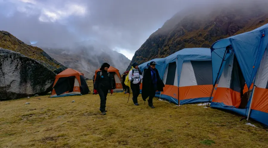 Travelers enjoying a peaceful luxury glamping experience surrounded by the Peruvian Andes