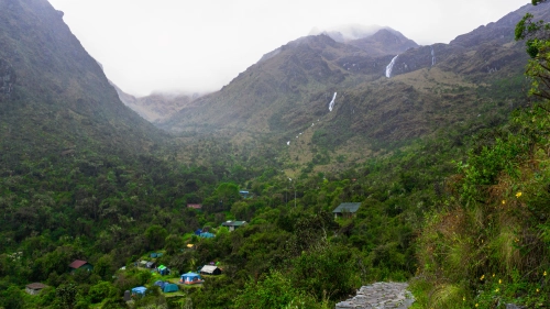 Luxury campsite surrounded by the mountains of Wayllabamba