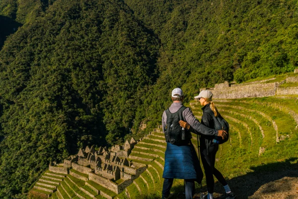 Travelers overlooking the terraces and archaeological site of Wiñay Wayna